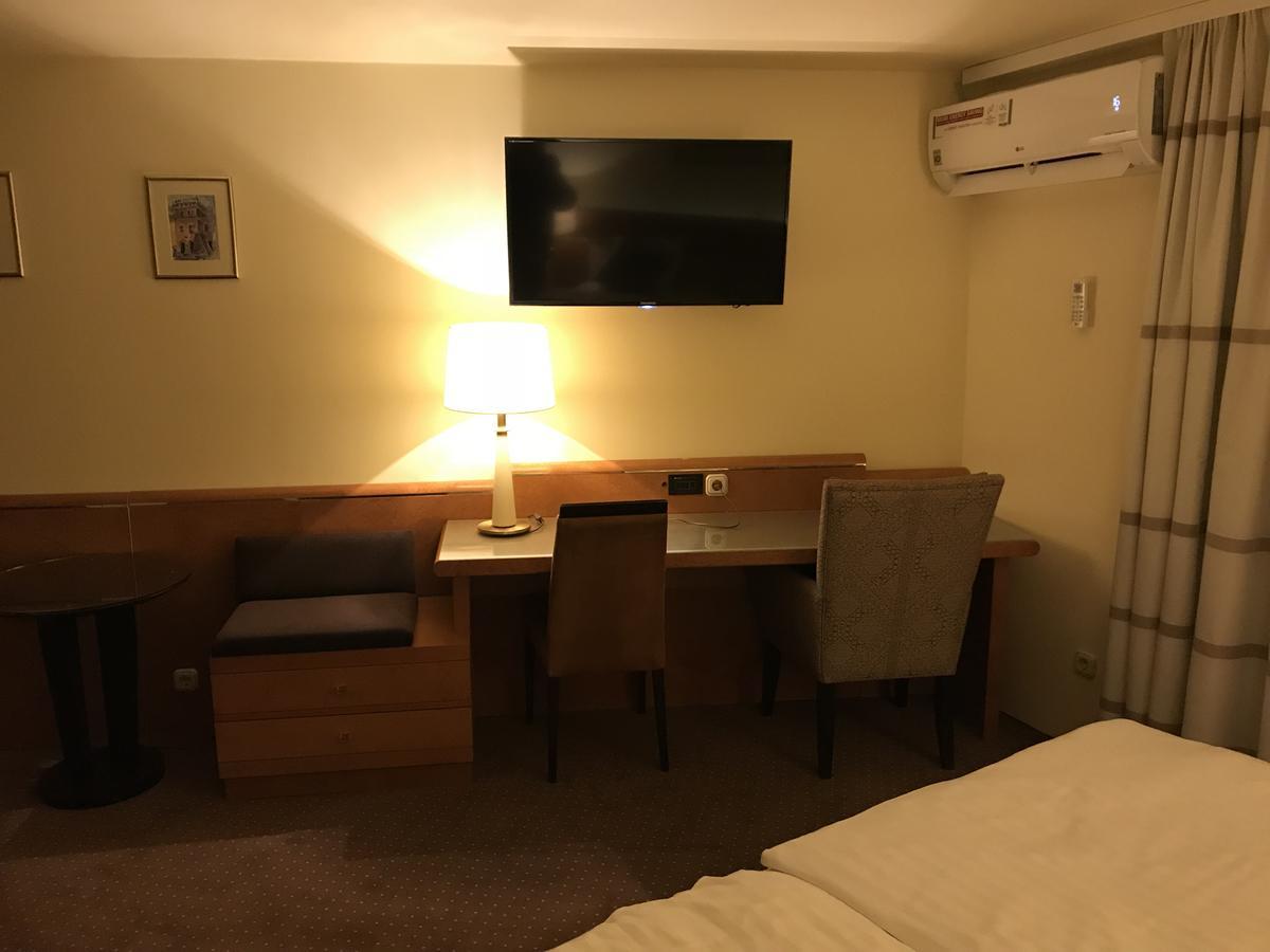 Hotel Podzamcze Tarnów Exteriér fotografie