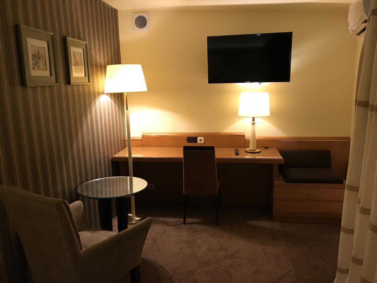 Hotel Podzamcze Tarnów Exteriér fotografie